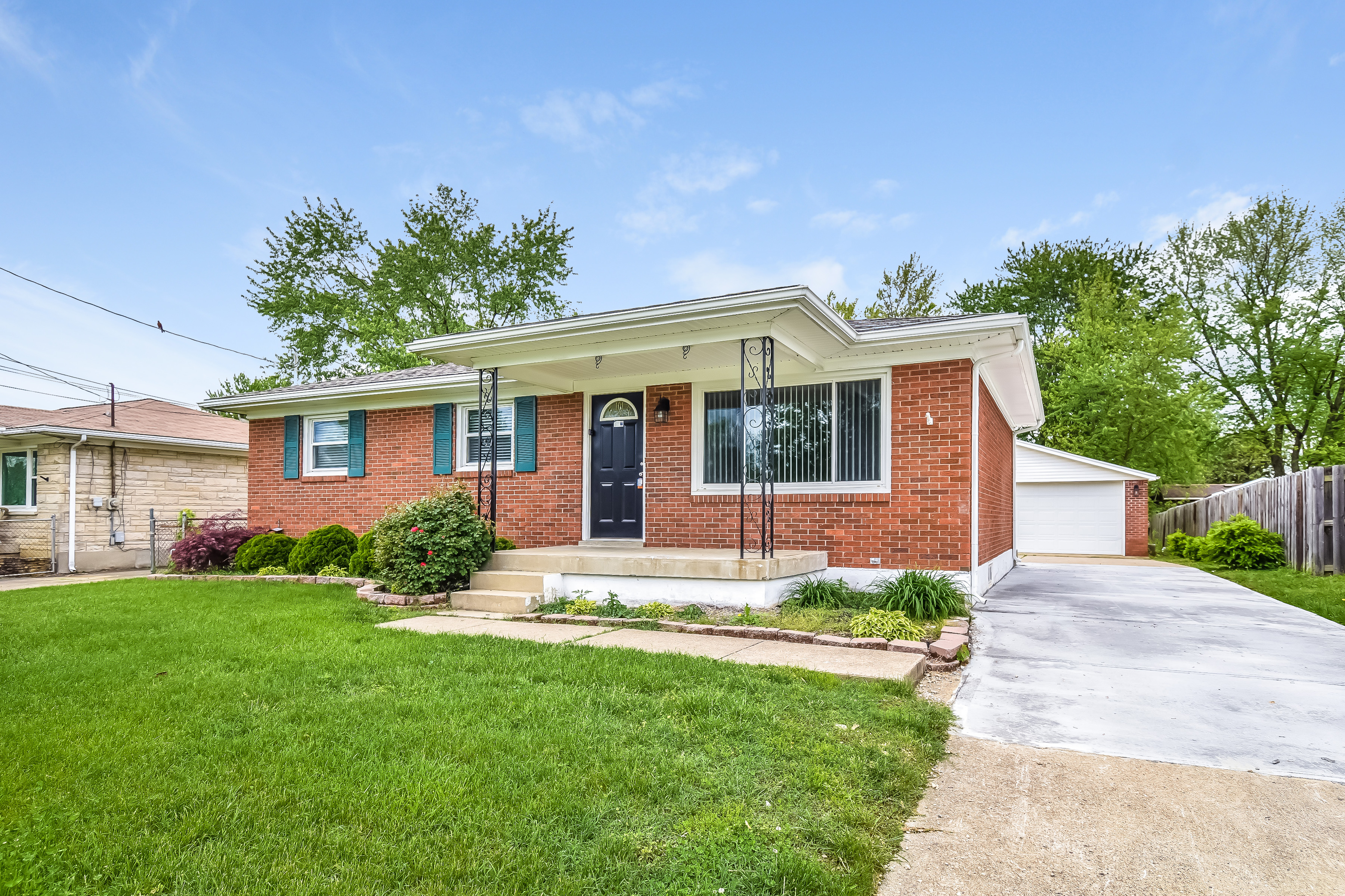 130 Crator Dr Hillview, KY 40229